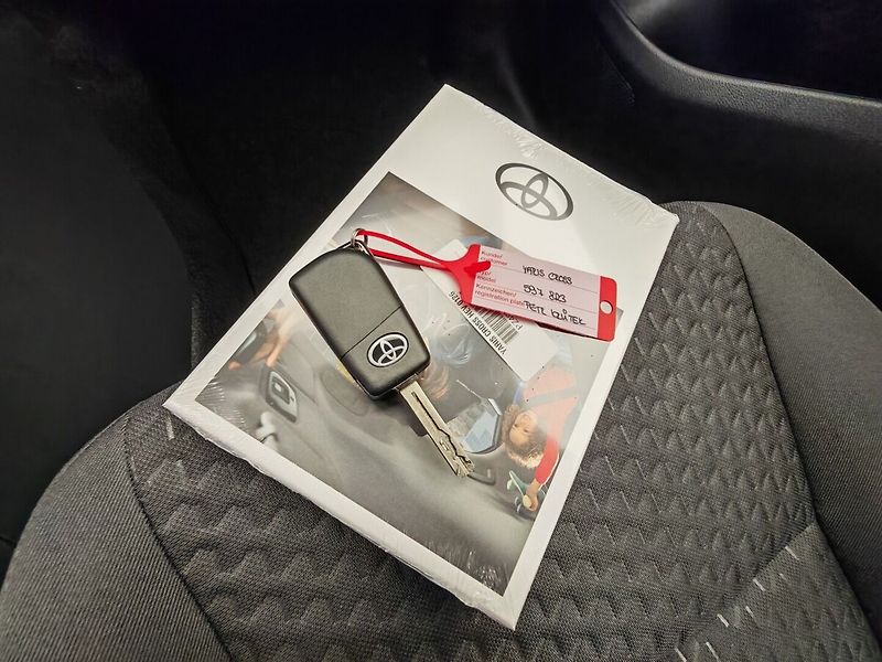 Toyota Yaris Cross 1.5 Hybrid ( 115k ) e-CVT 4x2 - fotka 33 z 33