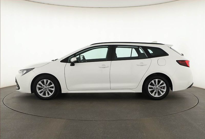 Toyota Corolla (2023) Comfort 1.8 Hybrid, Automat - fotka 3 z 18
