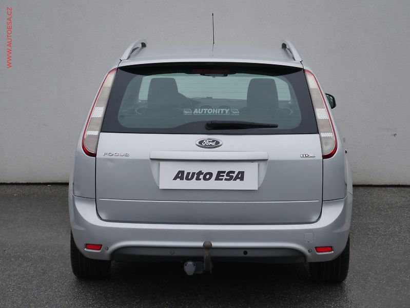 Ford Focus (2010) 1.6 TDCi, AC, tažné - fotka 5 z 19
