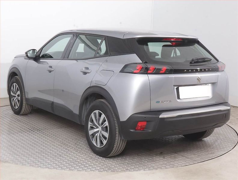 Peugeot 2008 (2023) Active Pack 50 kWh, SoH 97% - fotka 4 z 18