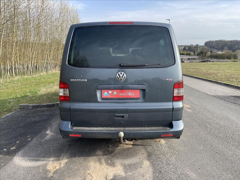 Volkswagen Multivan 2,5 TDI 95kW*tažné*aut. klima* - fotka 6 z 40