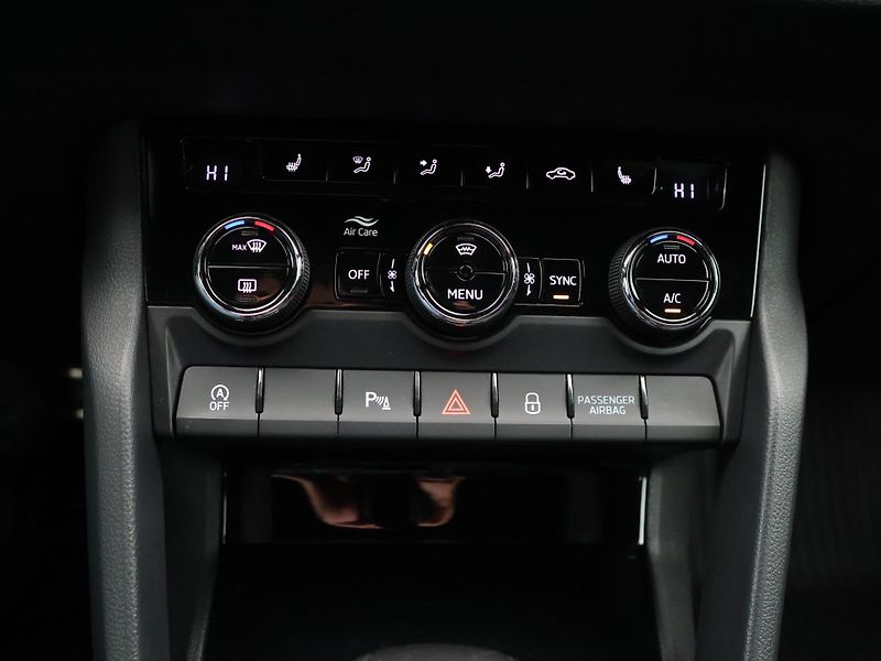 Škoda Karoq 2,0 TDI DSG 4x4 Sportline DPH - fotka 22 z 32