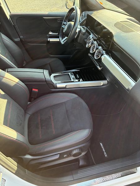 Mercedes-Benz GLB (2024) 200d 4MATIC - fotka 7 z 14