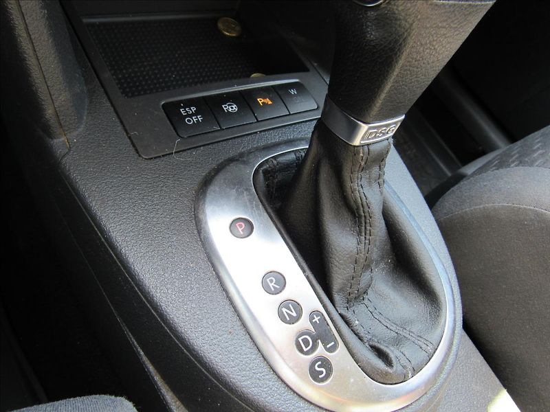 Volkswagen Touran 1,9 TDI 77kW DSG - fotka 18 z 26