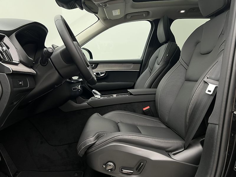 Volvo XC90 (2026) B5 AWD DARK PLUS AUT - fotka 3 z 44
