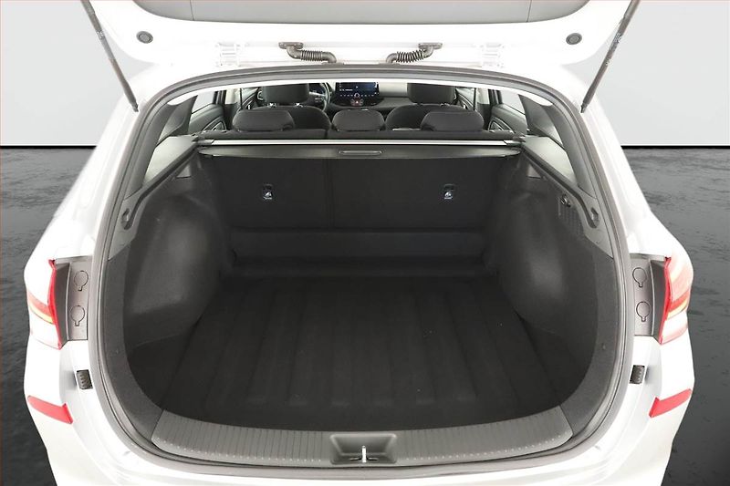 Hyundai i30 (2024) Smart 1.0 T-GDI, ČR,1.maj - fotka 10 z 13