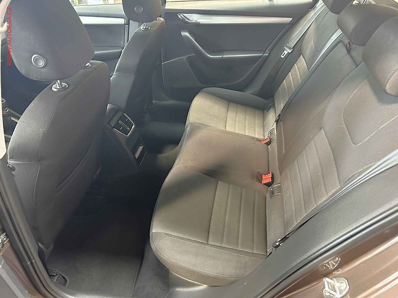 Škoda Octavia (2014) 2.0TDI, Elegance, bixen - fotka 10 z 15