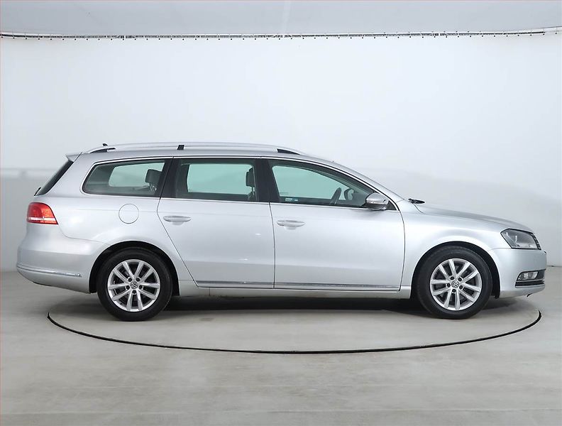 Volkswagen Passat (2014) 2.0 TDI, Automat, Navi - fotka 6 z 23
