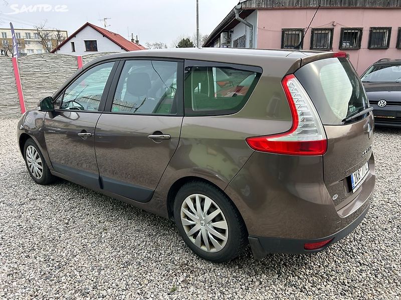 Renault Grand Scénic (2010) 1.5 DCi 78 KW - fotka 9 z 21