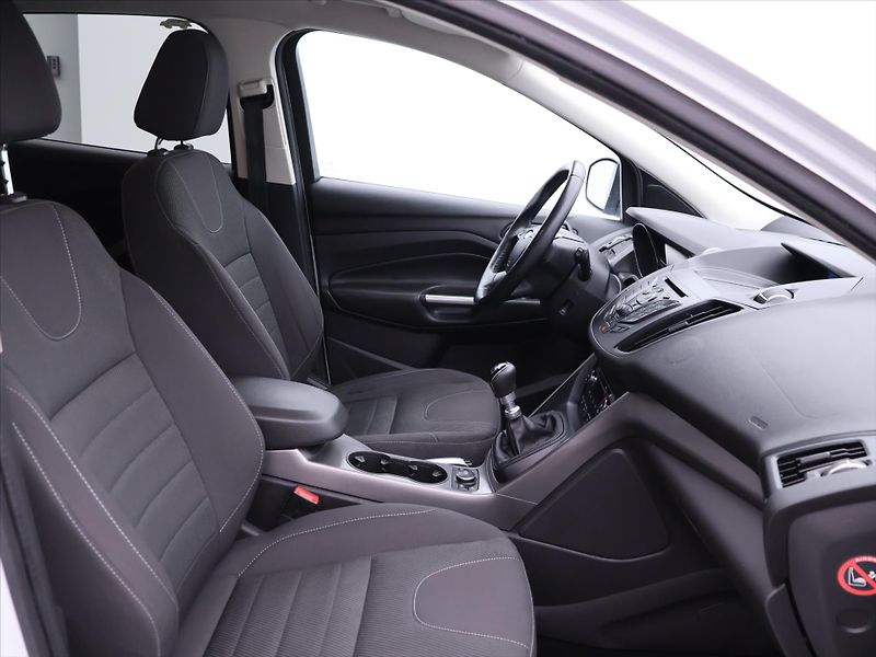 Ford Kuga 1,5 EcoBoost 110kW CZ Trend - fotka 12 z 30