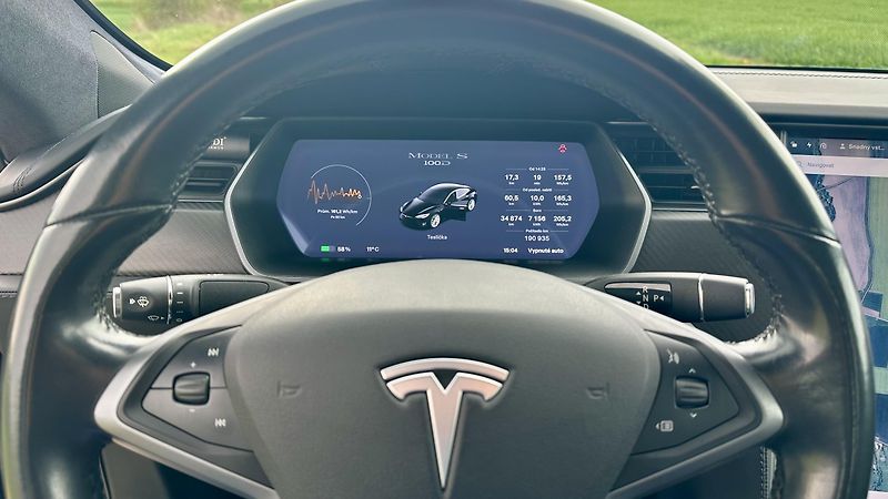 Tesla Model S (2018) - fotka 7 z 26
