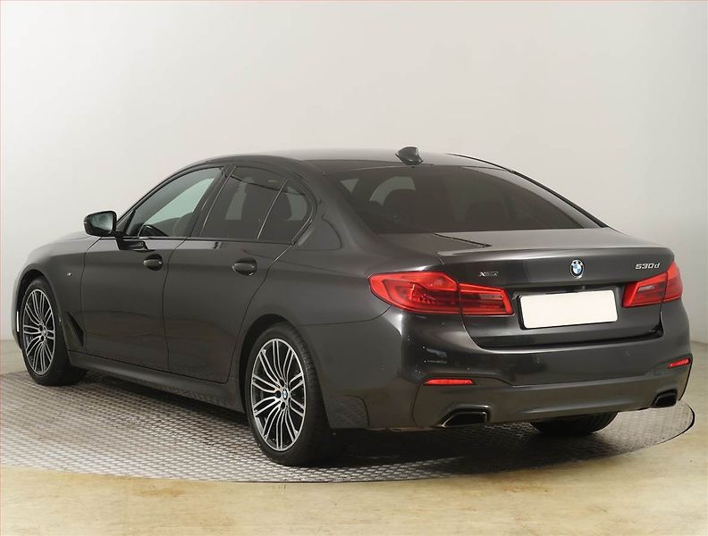 BMW Řada 5 (2020) M Sport 530d - fotka 4 z 27
