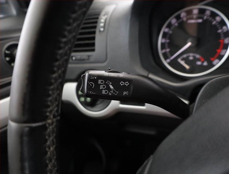 Škoda Octavia (2011) Ambiente 1.6 TDI, po STK - fotka 12 z 14