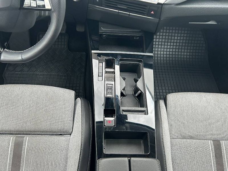 Opel Astra Elegance AT8 1,2 TURBO - fotka 10 z 25
