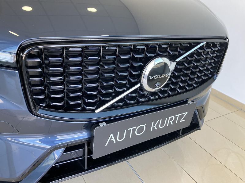 Volvo XC60 B5 AWD Plus Dark-REZERVACE - fotka 3 z 46