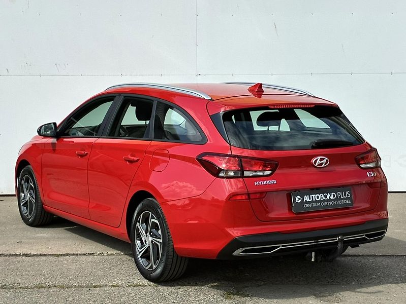 Hyundai i30 1.5 DPi 81kW FAMILY Comfort - fotka 7 z 21
