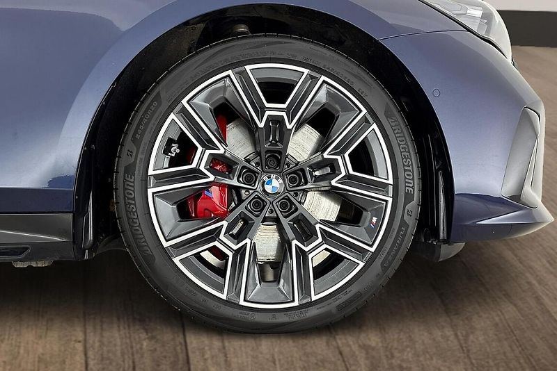 BMW Řada 5 540d xDrive Touring - fotka 5 z 20