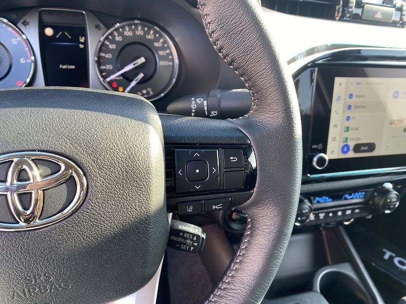 Toyota Hilux 2,8 Diesel 6AT Executive - fotka 20 z 24