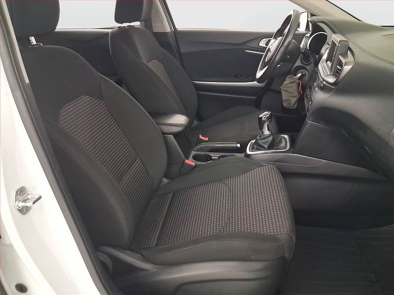 Kia Ceed (2018) 1.4 CVVT, Serv.kniha, Tempomat - fotka 9 z 14