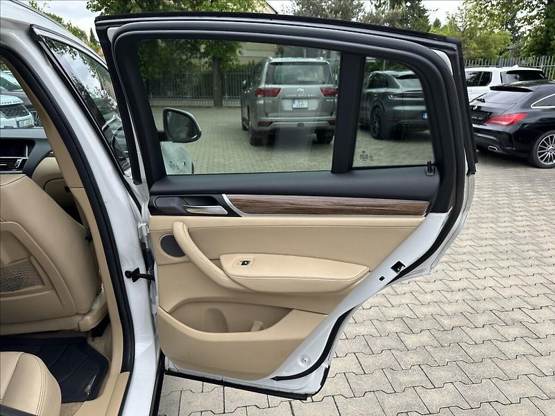 BMW X4 20d Xdrive Sport - fotka 27 z 31