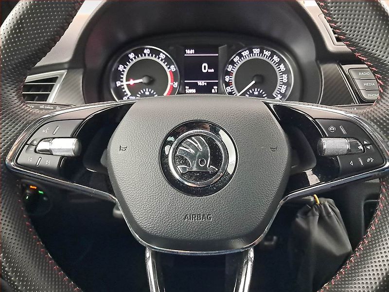 Škoda Fabia (2021) Monte Carlo 1.0 TSI, Kůže - fotka 15 z 17