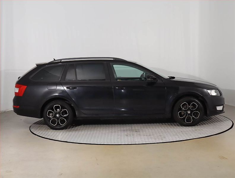 Škoda Octavia (2014) 1.6 TDI, Navi, Tempomat - fotka 6 z 16