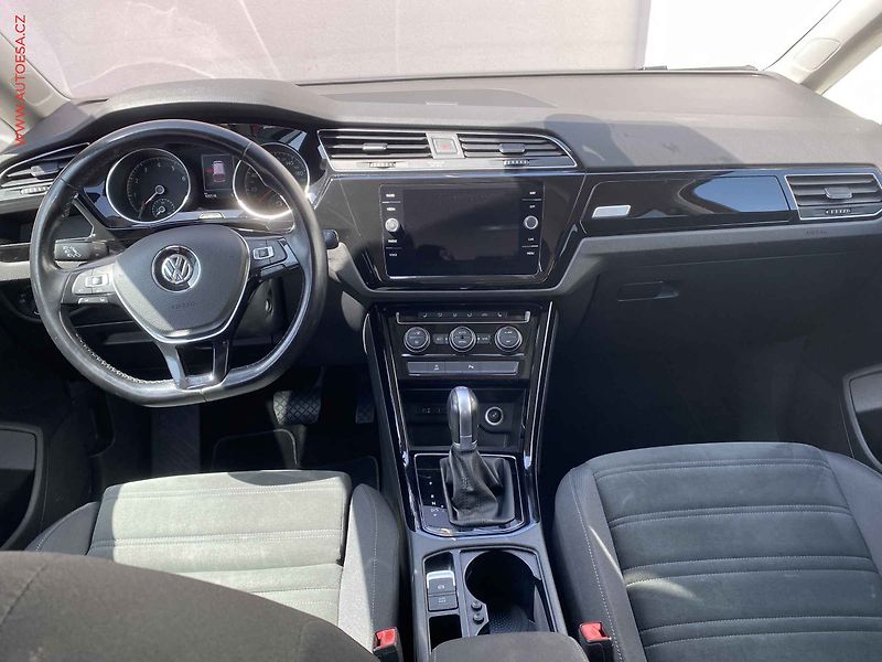Volkswagen Touran (2017) 1.4 TSi, Highline, DSG, LED - fotka 8 z 19