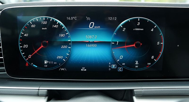 Mercedes-Benz GLE 350d 4Matic AMG/275 PS/ČR - fotka 39 z 49