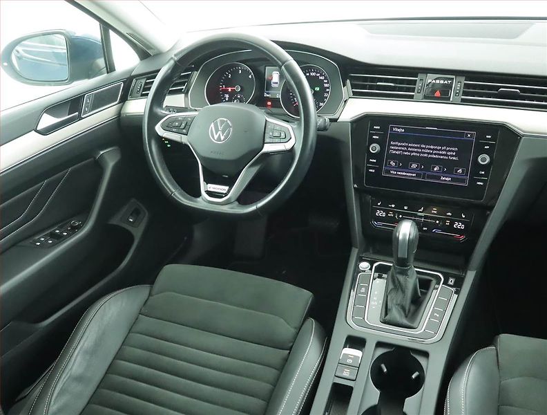 Volkswagen Passat (2021) Elegance 2.0 TDI - fotka 7 z 22