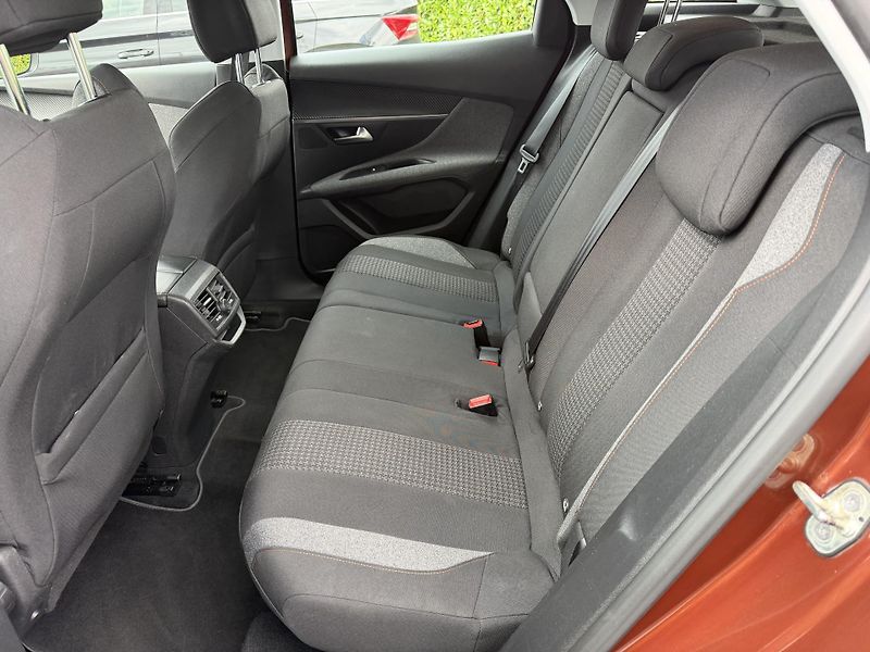 Peugeot 3008 (2018) 1.6 PureTech 133 kW/tažné - fotka 13 z 22