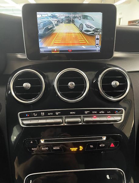 Mercedes-Benz Třídy C C 220d, 4 MATIC, AMG PAKET, ČR - fotka 17 z 27