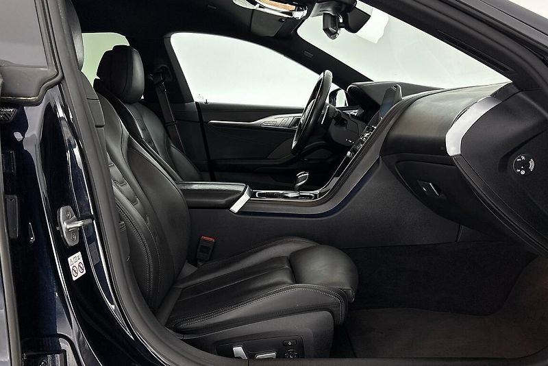 BMW Řada 8 M850i xDrive - fotka 12 z 25