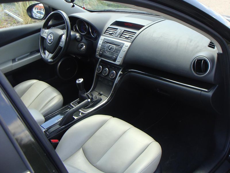 Mazda 6 2.5 i, 125 kW, klima - fotka 20 z 24