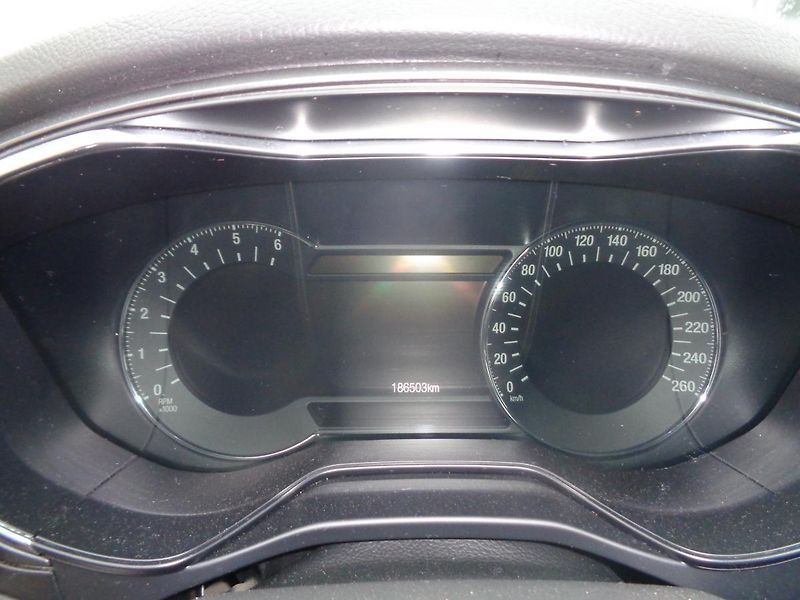Ford Mondeo 2,0 - fotka 12 z 16