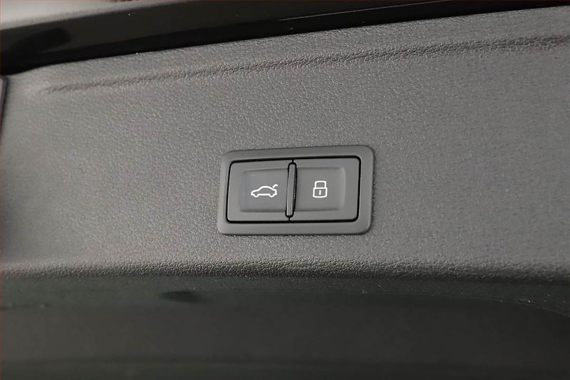 Audi A4 (2022) 40 TDI - fotka 10 z 17