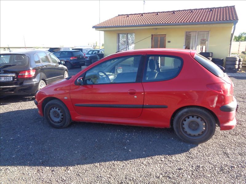 Peugeot 206 1,4 - fotka 5 z 8