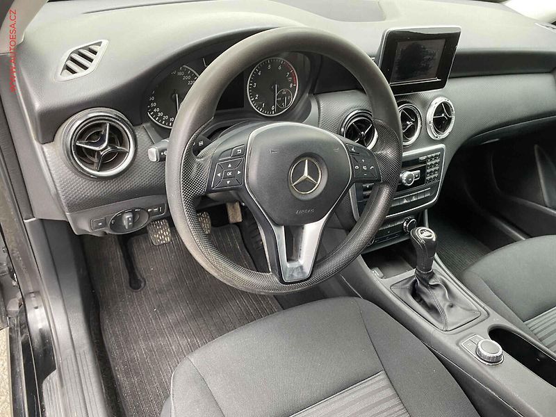 Mercedes-Benz Třídy A (2016) 1.6i A180, Navi, AC, tažné - fotka 12 z 17