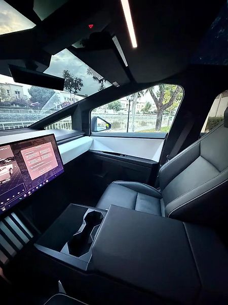 Tesla Cybertruck (2024) Jeden z prvních v ČR - fotka 14 z 18
