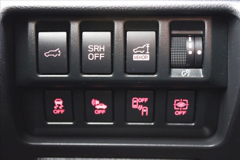 Subaru Forester 2,0 i  1.MAJ,4X4,A/T,ZÁRUKA - fotka 27 z 42