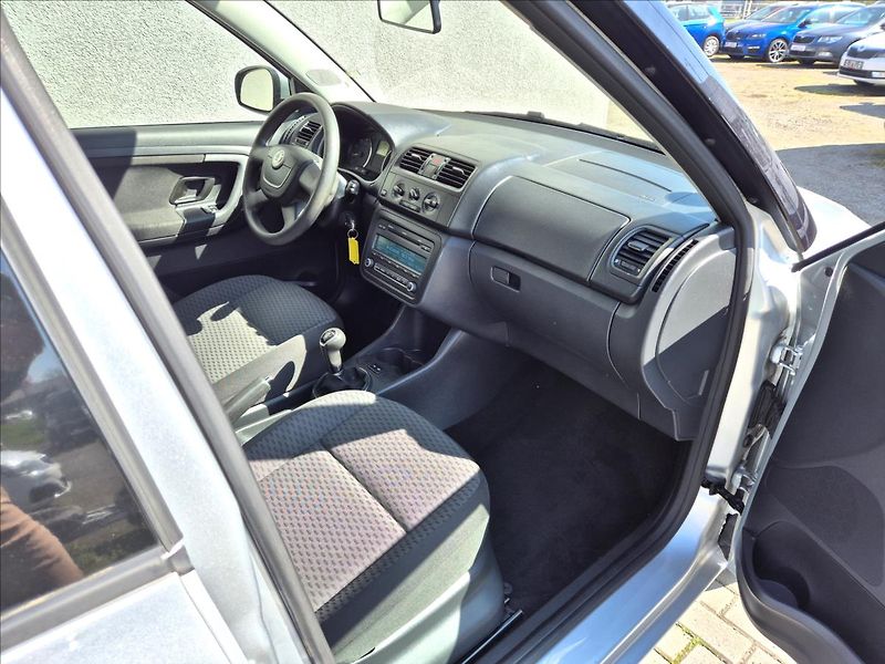 Škoda Fabia (2010) 1,4 i 16V Combi Klima Facelift - fotka 21 z 27