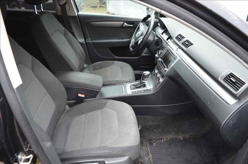 Volkswagen Passat (2014) VARIANT 1,6 TDI DSG - fotka 18 z 21