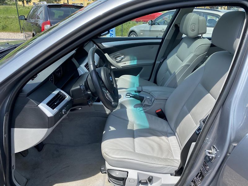 BMW Řada 5 (2008) 2.0D,PLNÝ SERVIS,2SADY ALU - fotka 13 z 52