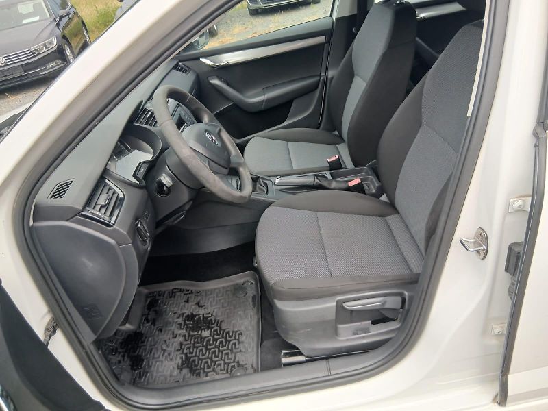 Škoda Octavia 1.6 TDI, bez koroze - fotka 34 z 39