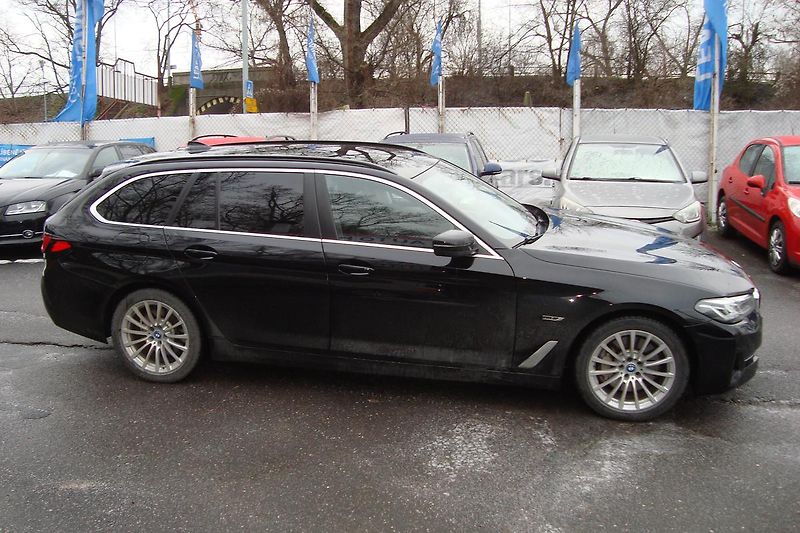 BMW Řada 5 (2021) 530e Xdrive, ČR, 1.Maj.S.Kn. - fotka 8 z 65