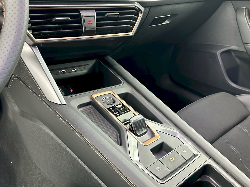 Cupra Leon (2026) ST 2.0 TSI 150kW 4x4 DSG - fotka 25 z 34
