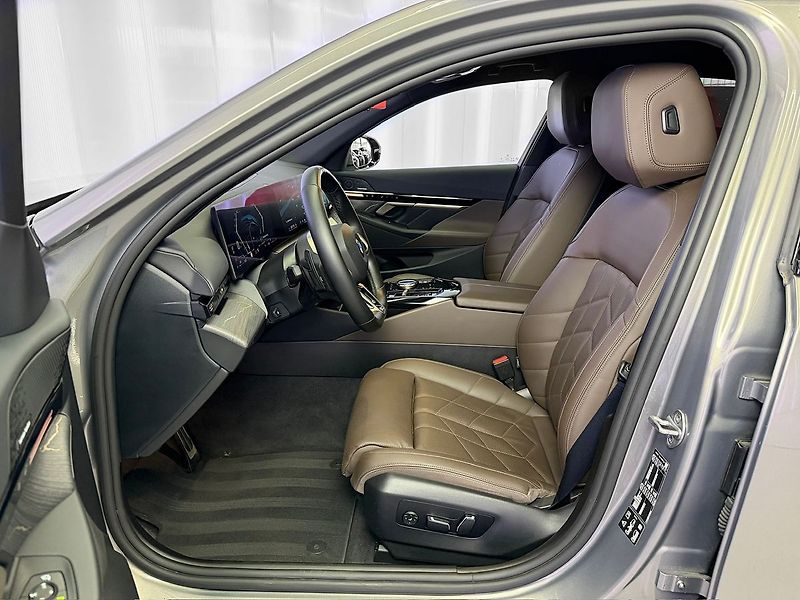 BMW Řada 5 520d xDrive, M-SPORT, HUD, H/K - fotka 11 z 33