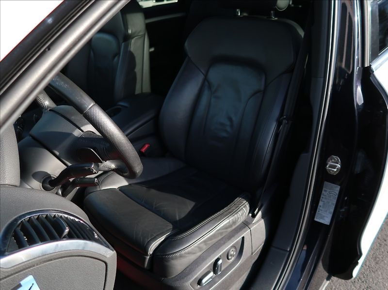 Audi Q7 3,0 TDi,176kW,NovéČR,7míst - fotka 10 z 31