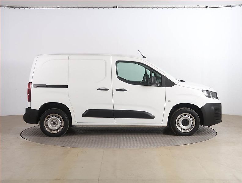 Peugeot Partner (2021) 1.5 BlueHDi, 3Místa, SR, 1Maj - fotka 6 z 14