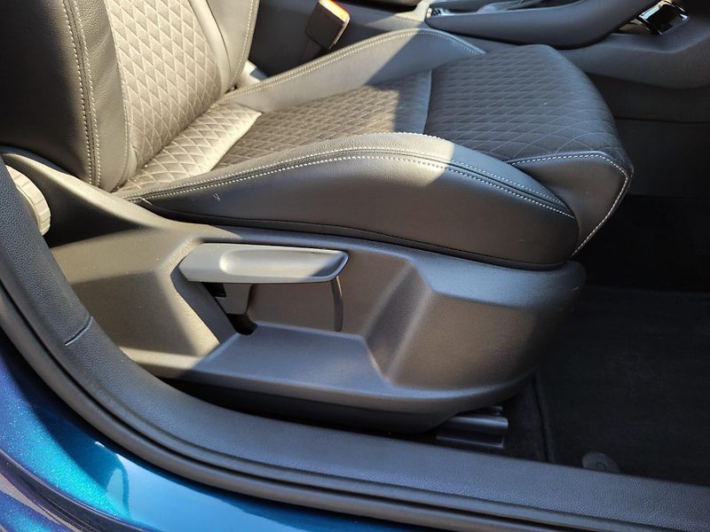 Škoda Karoq 2.0 TDi 110kW DSG 4x4 STYLE+ - fotka 29 z 49