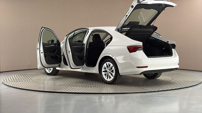 Škoda Octavia 2.0 TDI Style - fotka 7 z 26